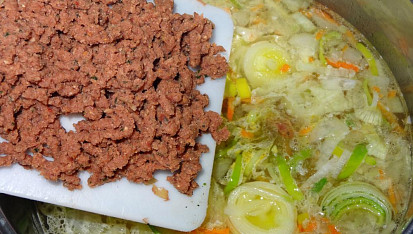 Kuřecí polévka s játrovou rýží