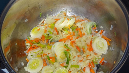 Kuřecí polévka s játrovou rýží