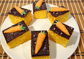 Mrkvové řezy s marcipánem