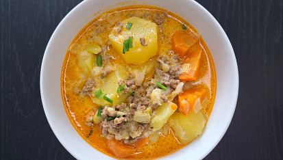 Polévka se zeleninou a mletým masem