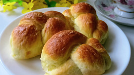 Domácí sádlové nadýchané houstičky jako peříčko