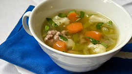 Hovězí vývar s játrovou rýží