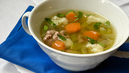 Hovězí vývar s játrovou rýží