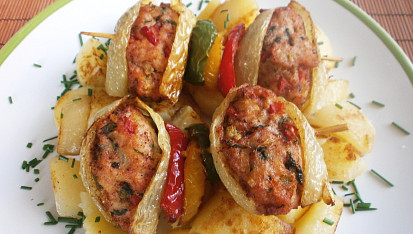 Jehněčí špízy s cibulkou