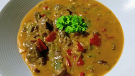 Polévka z králičích jater se smetanou