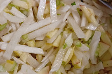 ředkvový salát s jablky