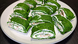 Špenátová roláda s krémem a uzeným lososem