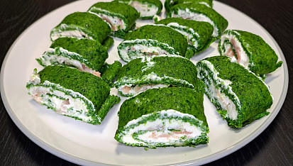 Špenátová roláda s krémem a uzeným lososem