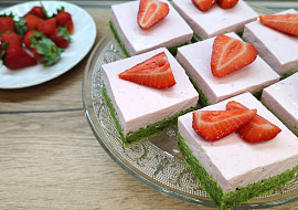 Špenátové řezy s jahodami podle Petry Burianové