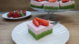 Špenátové řezy s jahodami podle Petry Burianové