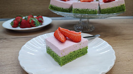 Špenátové řezy s jahodami podle Petry Burianové