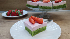 Špenátové řezy s jahodami podle Petry Burianové