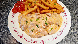 Sýrová omáčka pečená s kuřecím masem