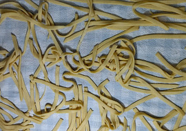 Domácí papardelle (nebo tagliatelle)