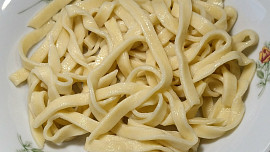Domácí papardelle (nebo tagliatelle)