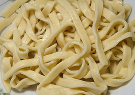 Domácí papardelle (nebo tagliatelle)