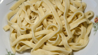 Domácí papardelle (nebo tagliatelle)