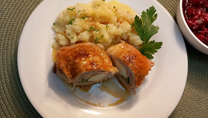 Kapsa z vepřové pečeně plněná slaninou a vejcem