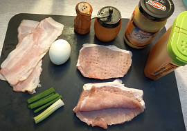 Kapsa z vepřové pečeně plněná slaninou a vejcem