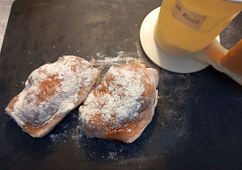 Kapsa z vepřové pečeně plněná slaninou a vejcem