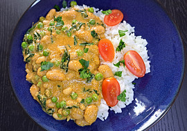 Krémové kari s fazolemi, kešu a špenátem