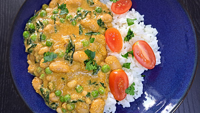 Krémové kari s fazolemi, kešu a špenátem