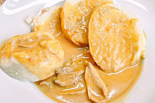 Výborný, jednoduchý a rychlý recept. Vždy se u nás po této omáčce jen zapráší