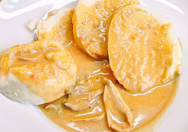 Kuře na paprice se smetanou (Výborný, jednoduchý a rychlý recept. Vždy se u nás po této omáčce jen zapráší)