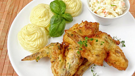 Kuřecí křídla v bylinkovém těstíčku