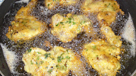 Kuřecí křídla v bylinkovém těstíčku