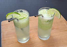 Okurkovo-limetková limonáda