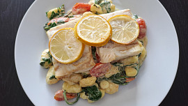 Rybí filet s gnocchi a zeleninou
