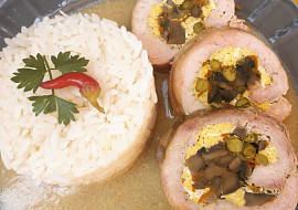 Vepřová roláda s houbami a vajíčkem