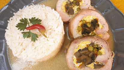 Vepřová roláda s houbami a vajíčkem