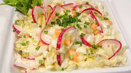 Zelný salátek s kedlubnami a ředkvičkami