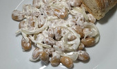 Fazolový salát s cibulí a majonézou