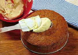 Mrkvový dortík s kandovaným ovocem