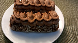 Nepečené zákusky z dlouhých piškotů s krémem