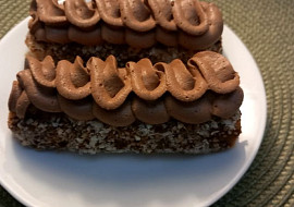 Nepečené zákusky z dlouhých piškotů s krémem