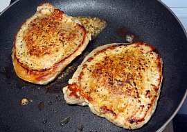 Plněné vepřové kotlety s játry a žampiony