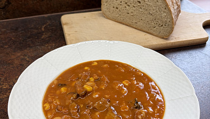 Rychlý fazolový guláš s uzeným masem