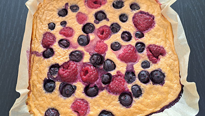 Rychlý koláček s lesním ovocem