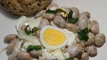 Fazolový salát s vejci