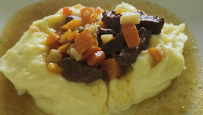 Hovězí líčka dušená na jalovci s dýní