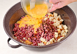 Nádivkové muffiny s uzenou krkovicí