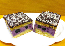 Piškotové řezy s borůvkovým tvarohem
