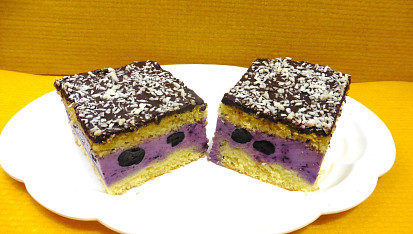 Piškotové řezy s borůvkovým tvarohem