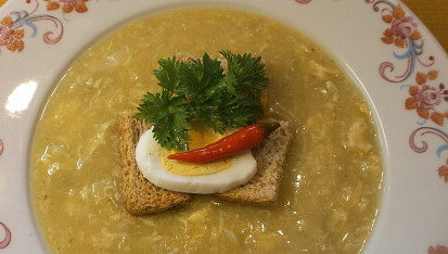 Pórková polévka zahuštěná bramborami