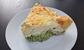 Slaný špenátový koláč s bešamelem