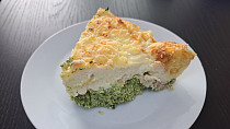 Slaný špenátový koláč s bešamelem